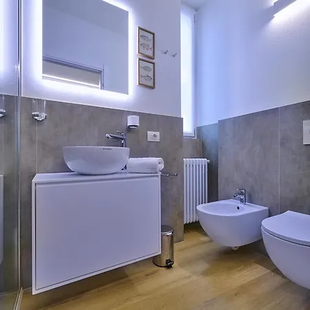 Contrada Apartment Varenna